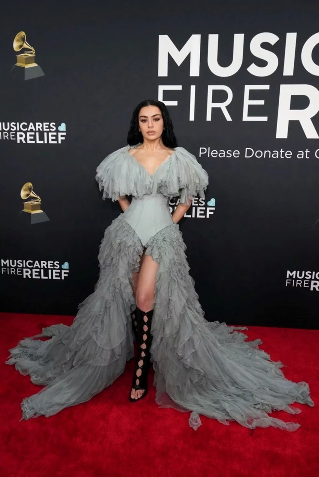 2025 Grammy Ödülleri'nde kırmızı halı şıklığı büyüledi