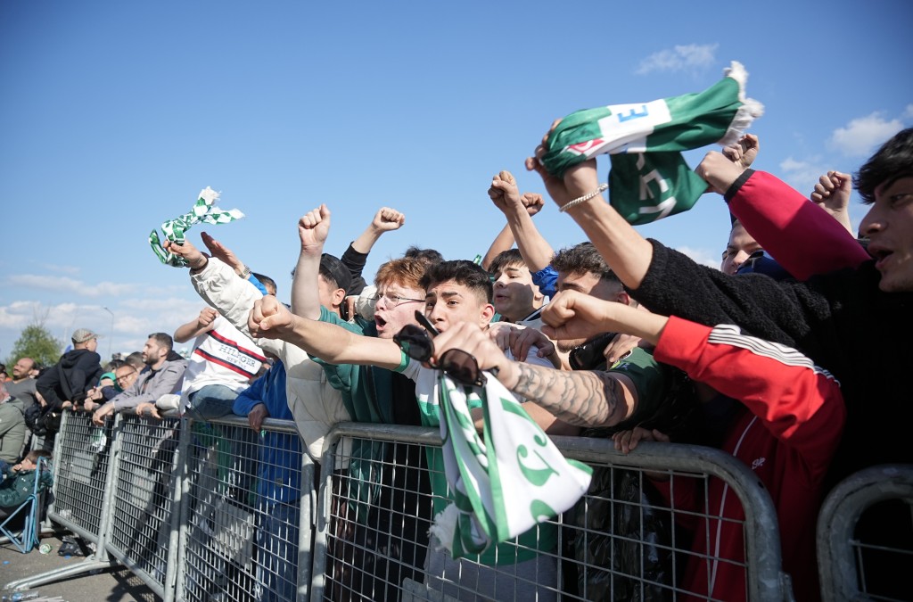 Şampiyonluk sevinci Bursalıları sokağa döktü!