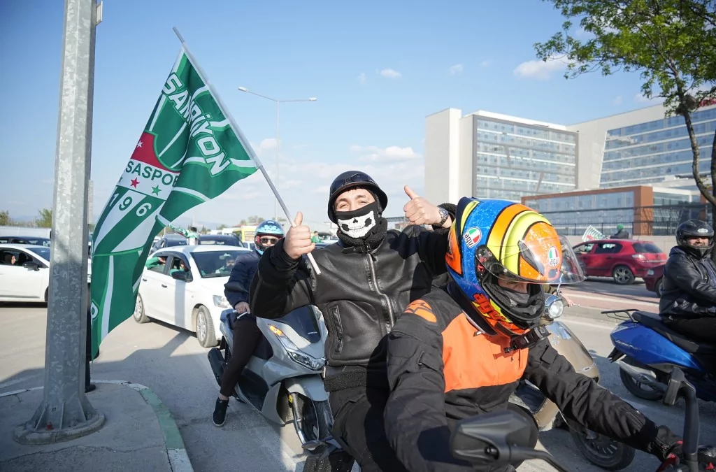 Şampiyonluk sevinci Bursalıları sokağa döktü!