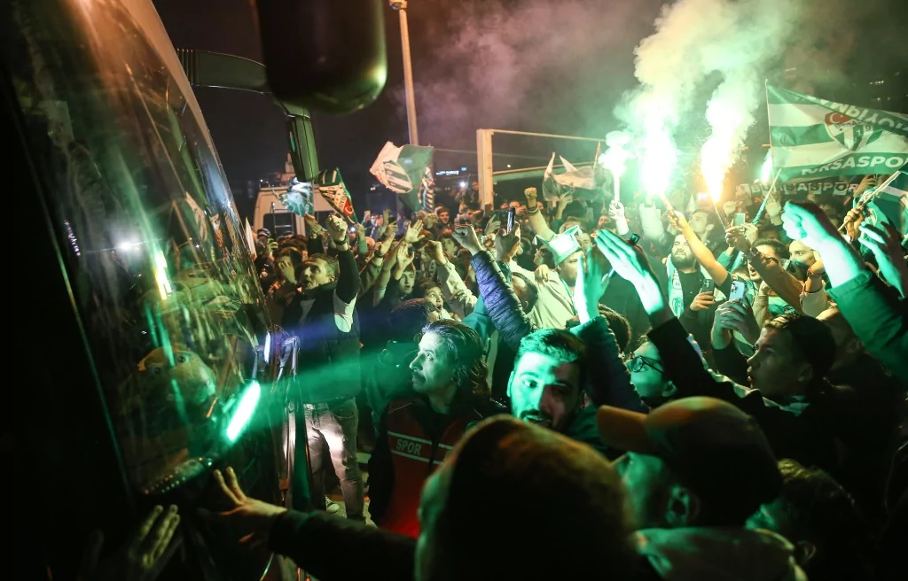 Bursa ayakta! Şampiyonluk kutlamaları sabaha kadar