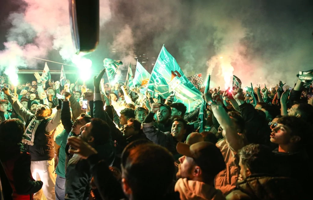 Bursa ayakta! Şampiyonluk kutlamaları sabaha kadar