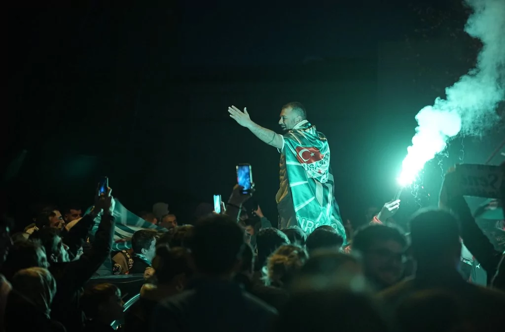 Şampiyonluk Bursa'yı salladı! Meydanlar doldu taştı