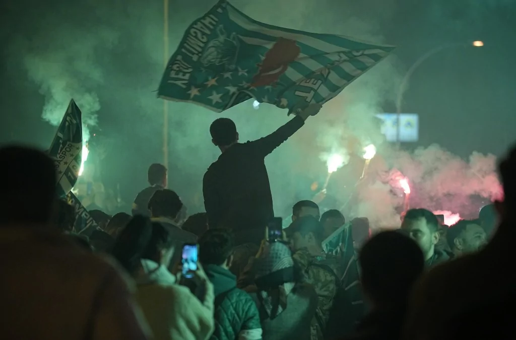 Şampiyonluk Bursa'yı salladı! Meydanlar doldu taştı