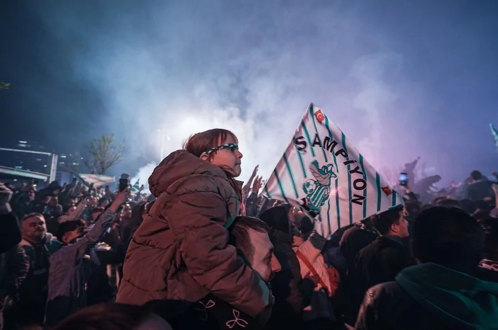 Şampiyonluk Bursa'yı salladı! Meydanlar doldu taştı