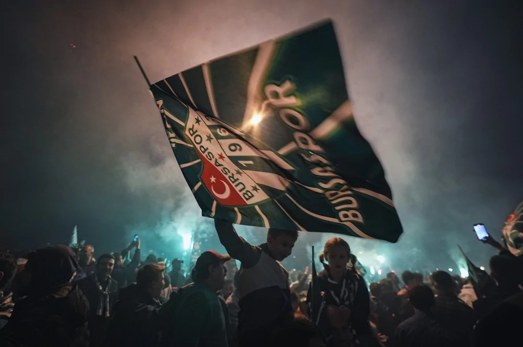 Şampiyonluk Bursa'yı salladı! Meydanlar doldu taştı