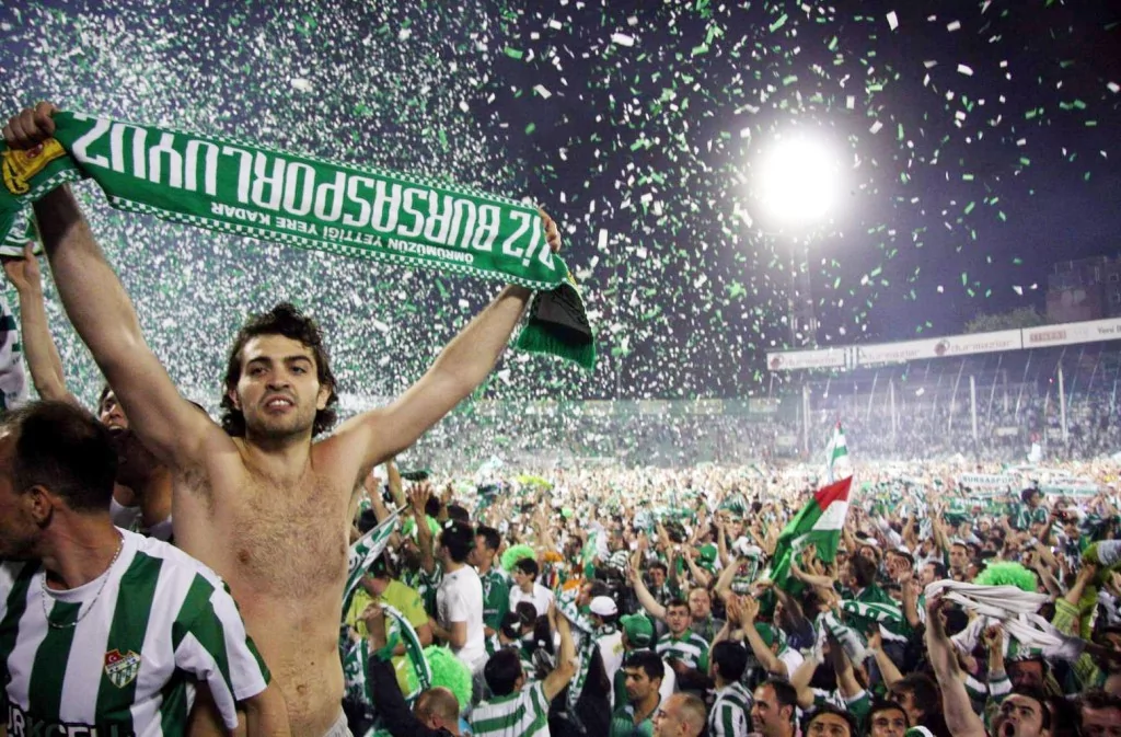 Bursasporluların gözü yaşlı... 15 yıllık mazi