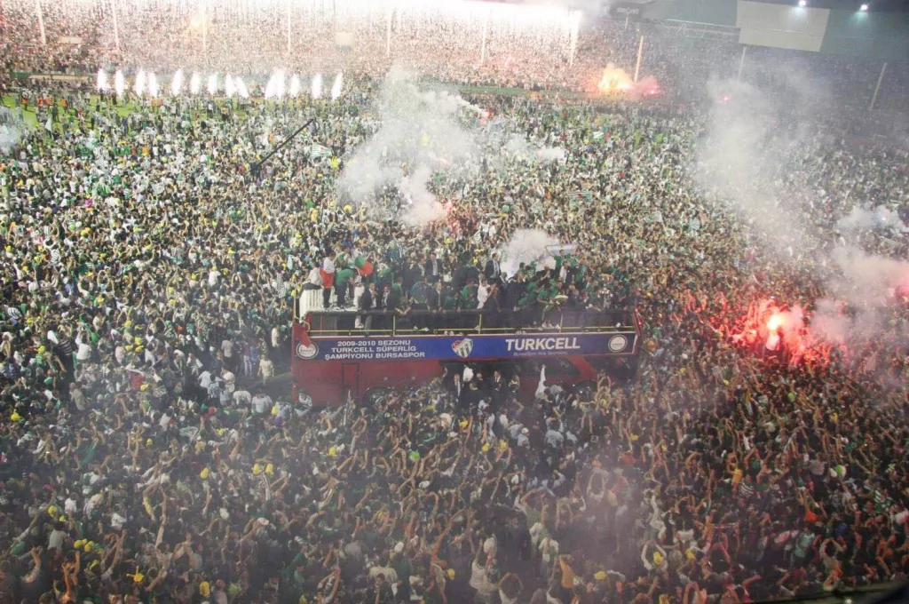 Bursasporluların gözü yaşlı... 15 yıllık mazi