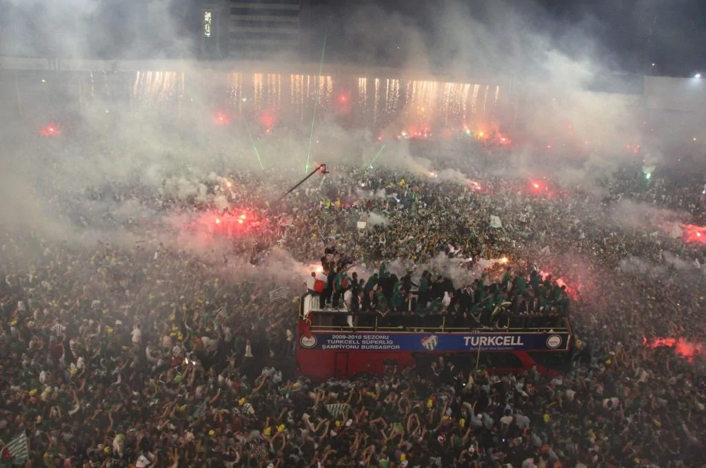 Bursasporluların gözü yaşlı... 15 yıllık mazi