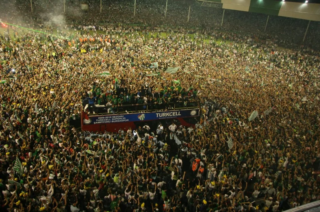 Bursasporluların gözü yaşlı... 15 yıllık mazi