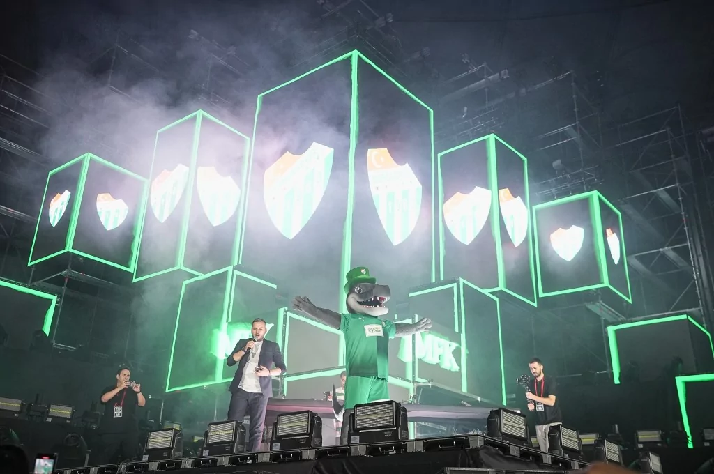 Bursasporlulardan Mahmut Orhan'a yoğun ilgi!