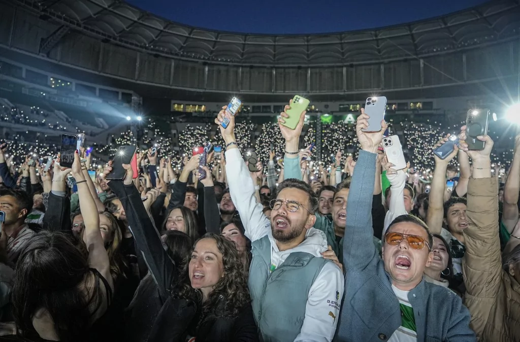 Bursasporlulardan Mahmut Orhan'a yoğun ilgi!