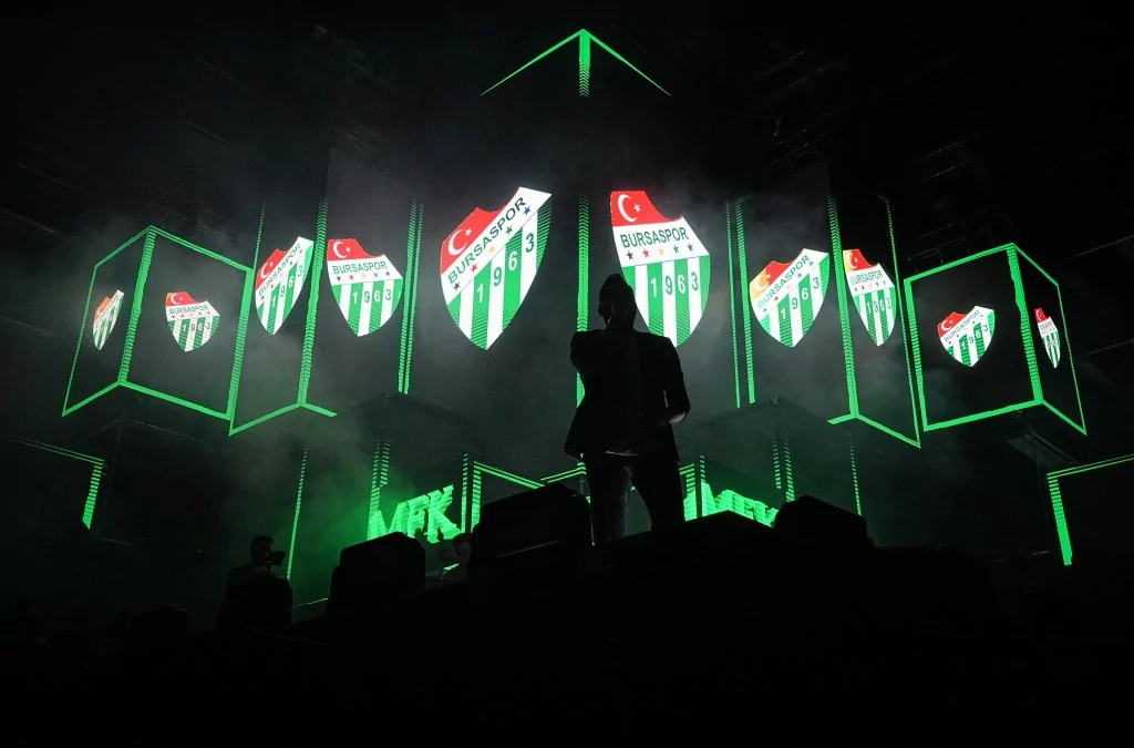 Bursasporlulardan Mahmut Orhan'a yoğun ilgi!