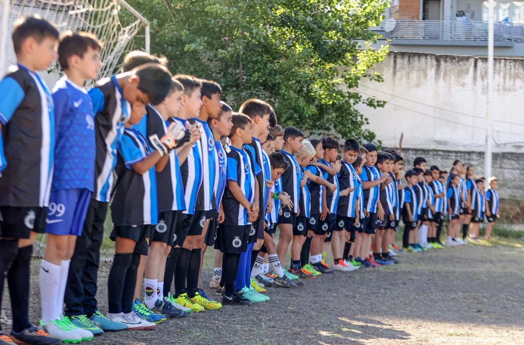 Bursa'da geleceğin futbolcuları kitap okumadan sahaya adım atmıyor