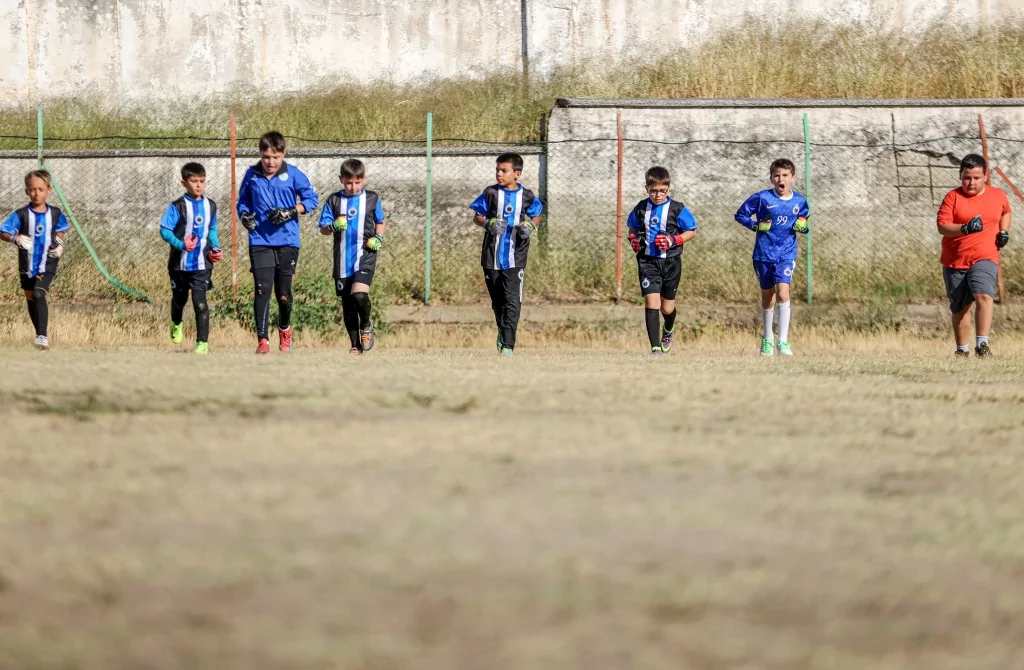 Bursa'da geleceğin futbolcuları kitap okumadan sahaya adım atmıyor