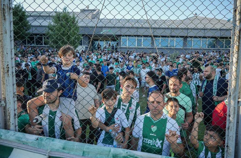 Bursaspor sezonu taraftarıyla birlikte açtı!