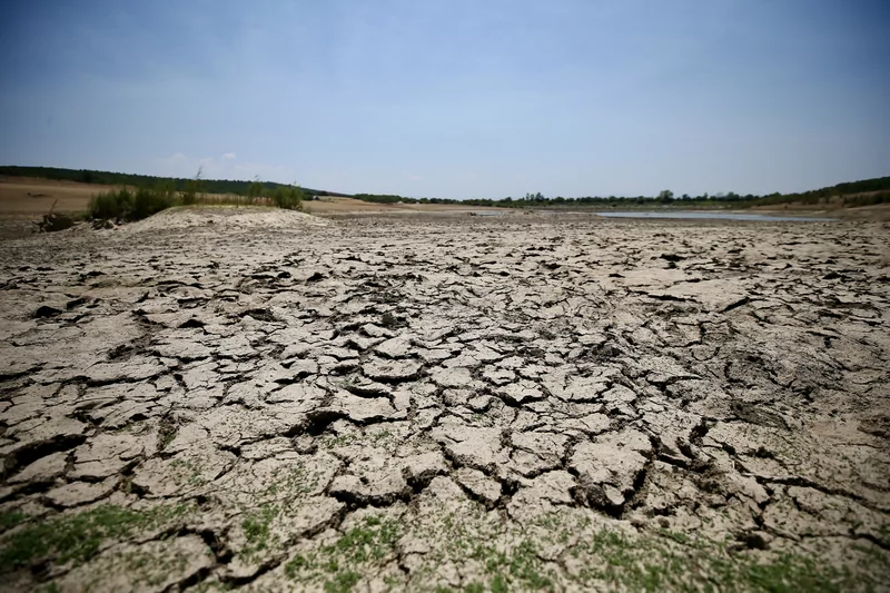 Bursa'da 43 yıldır arazileri sulayan gölet can çekişiyor