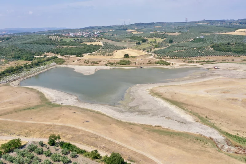 Bursa'da 43 yıldır arazileri sulayan gölet can çekişiyor