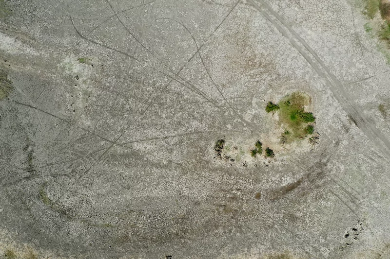 Bursa'da 43 yıldır arazileri sulayan gölet can çekişiyor