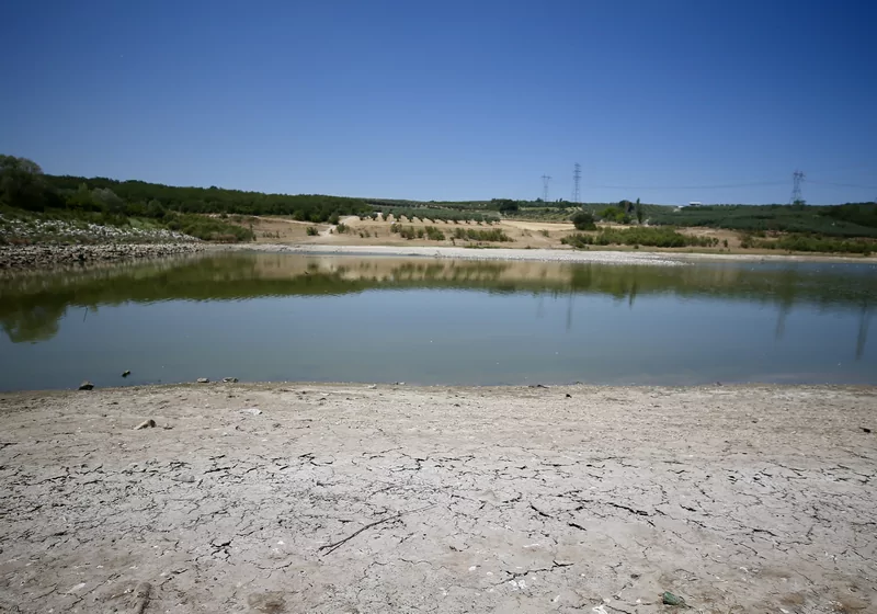 Bursa'da 43 yıldır arazileri sulayan gölet can çekişiyor