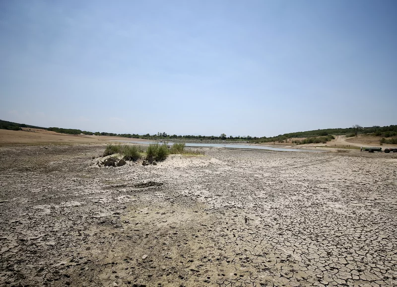 Bursa'da 43 yıldır arazileri sulayan gölet can çekişiyor