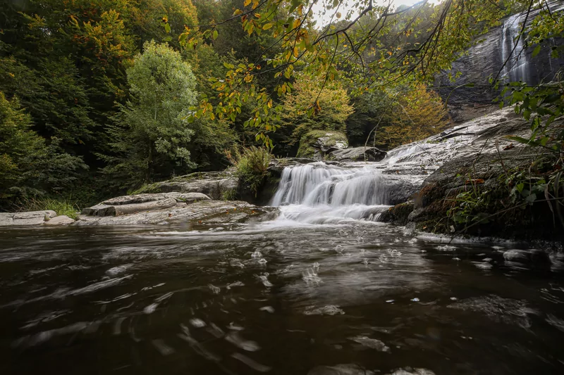Bursa'nın gözdesi Suuçtu Şelalesi, sonbahar renkleriyle hayran bırakıyor