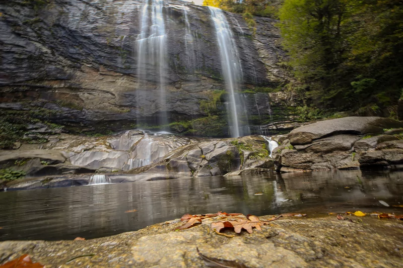 Bursa'nın gözdesi Suuçtu Şelalesi, sonbahar renkleriyle hayran bırakıyor