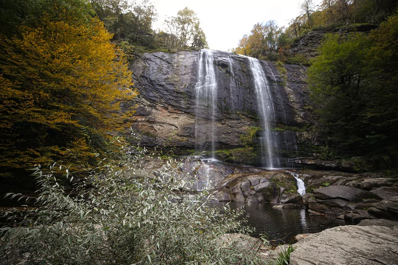 Bursa'nın gözdesi Suuçtu Şelalesi, sonbahar renkleriyle hayran bırakıyor