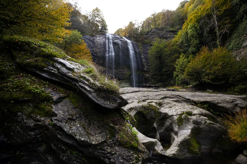 Bursa'nın gözdesi Suuçtu Şelalesi, sonbahar renkleriyle hayran bırakıyor