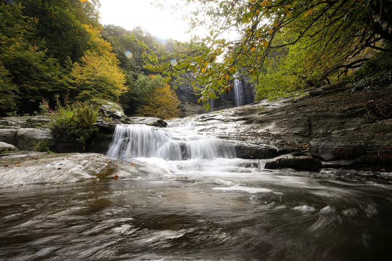 Bursa'nın gözdesi Suuçtu Şelalesi, sonbahar renkleriyle hayran bırakıyor