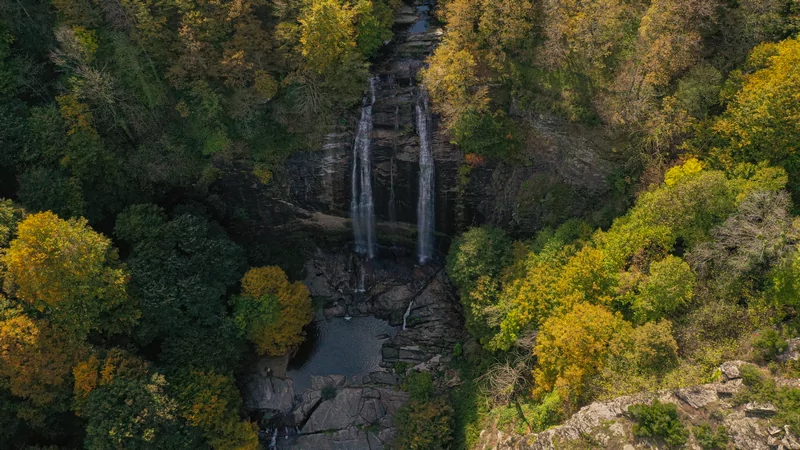Bursa'nın gözdesi Suuçtu Şelalesi, sonbahar renkleriyle hayran bırakıyor
