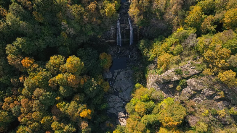 Bursa'nın gözdesi Suuçtu Şelalesi, sonbahar renkleriyle hayran bırakıyor