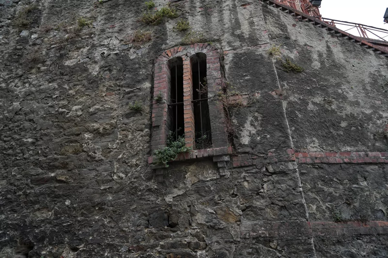 Güçlendirme maliyetini karşılayamayan 571 yıllık Fener Rum Okulu yeni bina arıyor