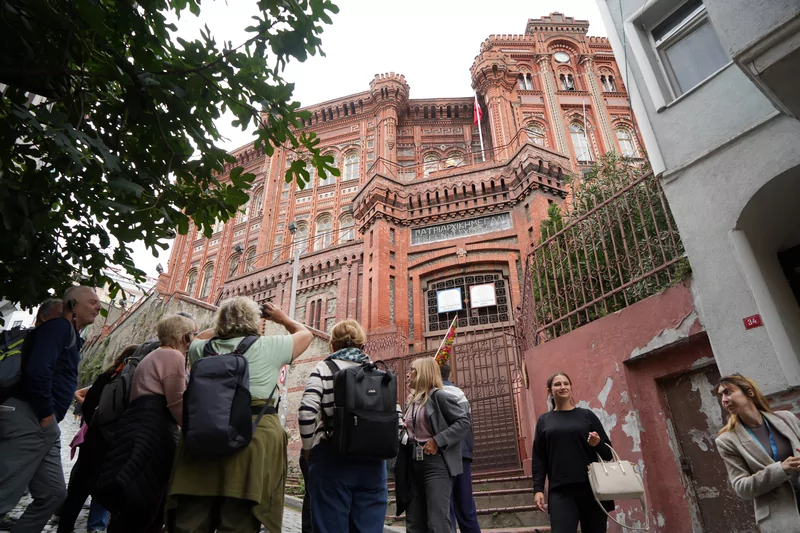 Güçlendirme maliyetini karşılayamayan 571 yıllık Fener Rum Okulu yeni bina arıyor