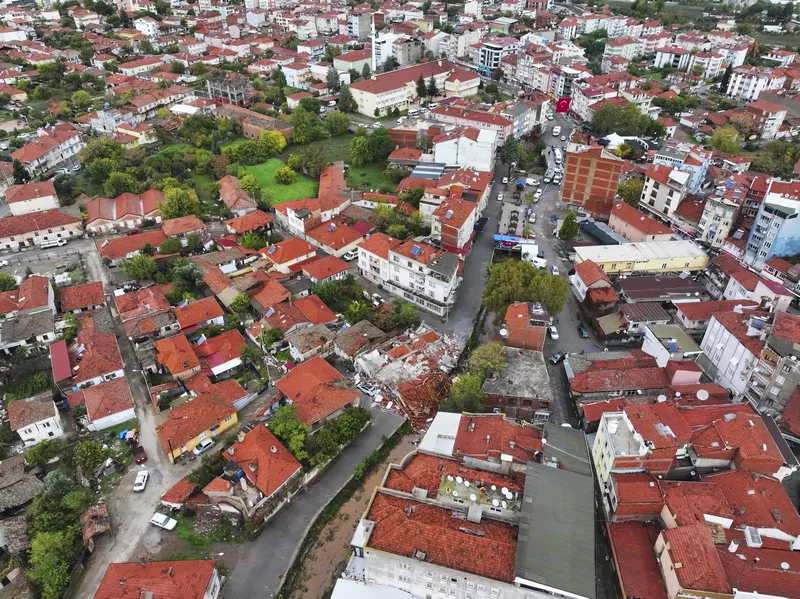 Balıkesir Sındırgı'da 6.1 büyüklüğünde deprem: Gün ağarınca hasar ortaya çıktı