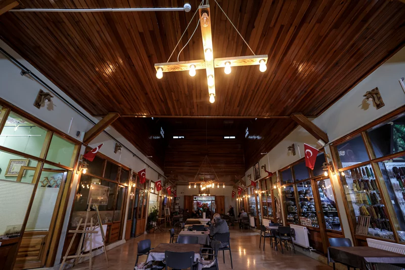 Bursa'nın kalbinde yeniden doğdu! 600 yıllık handa sanat hayat buldu