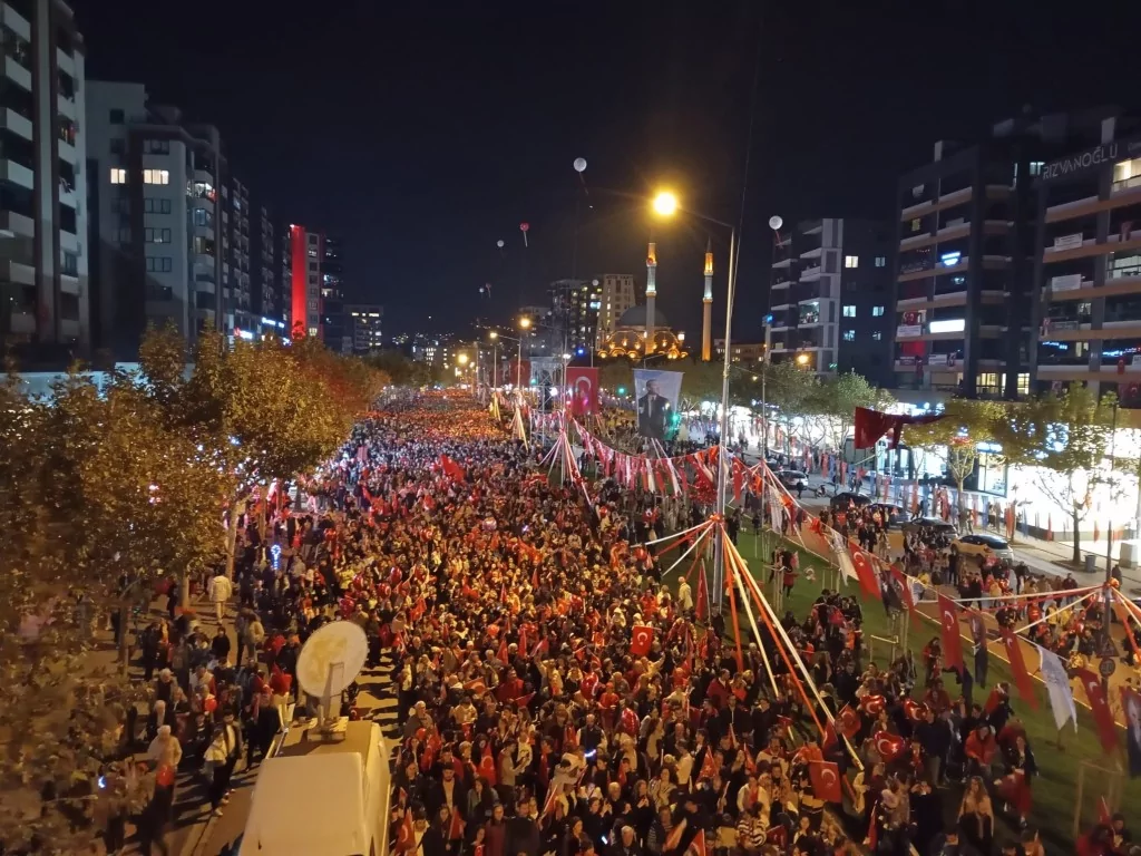 Bursalılar Cumhuriyet için tek yürek oldu!