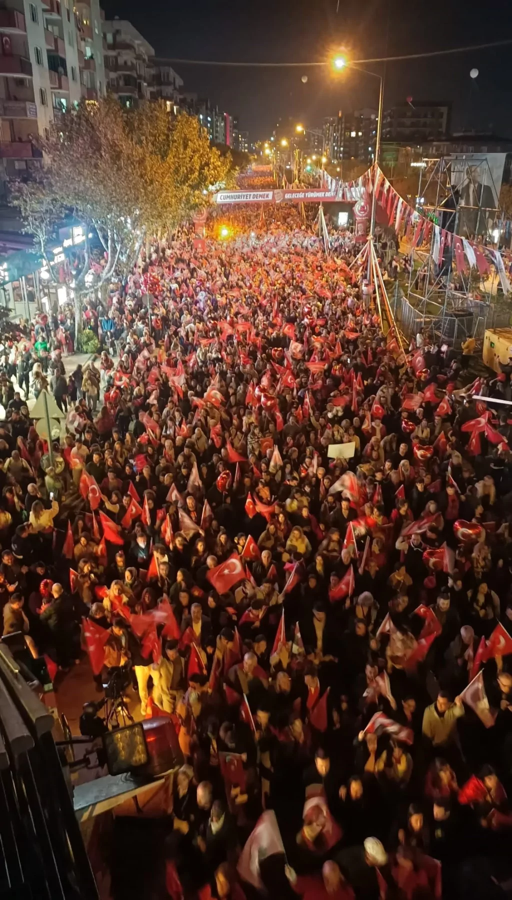 Bursalılar Cumhuriyet için tek yürek oldu!