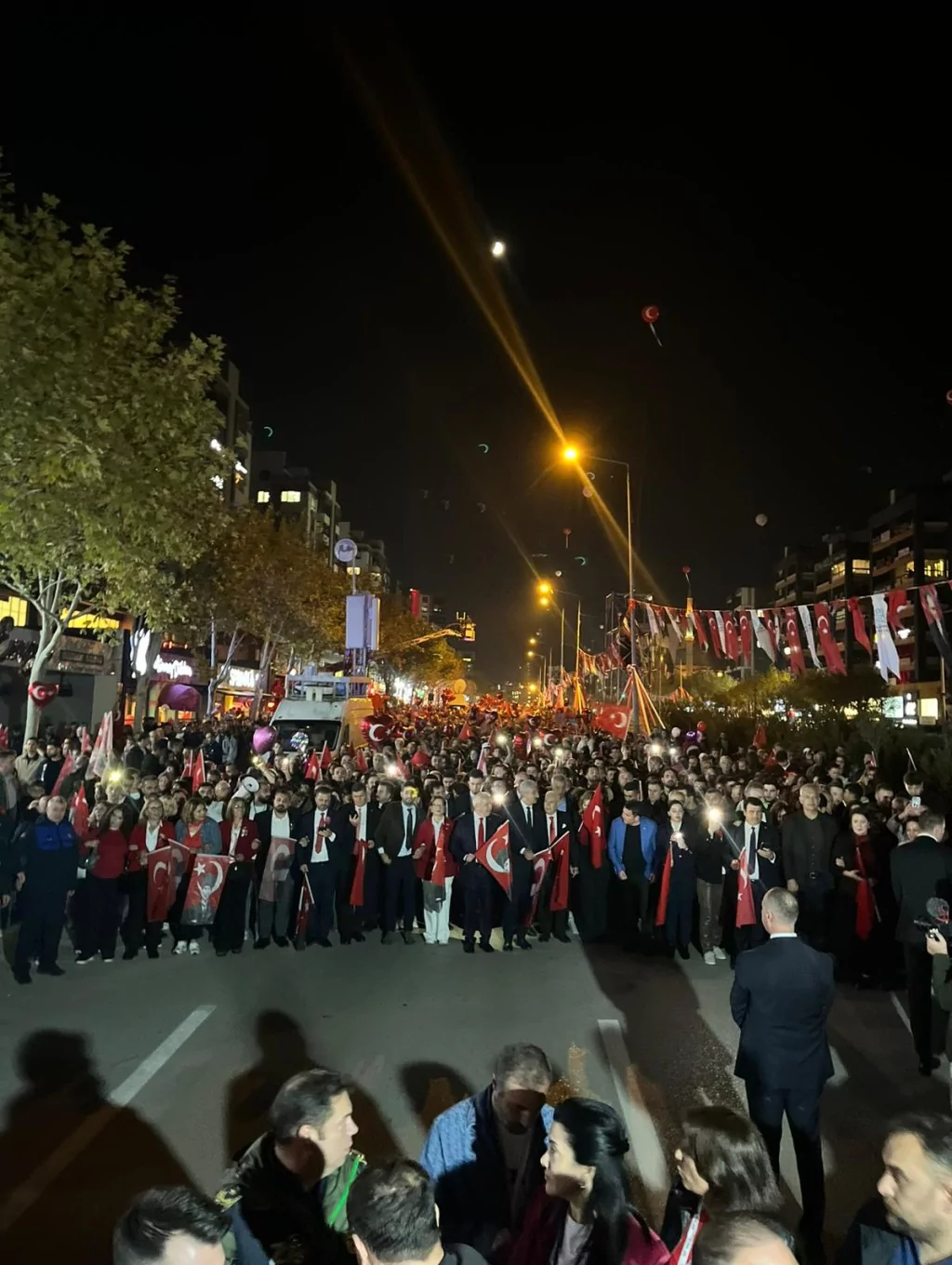 Bursalılar Cumhuriyet için tek yürek oldu!