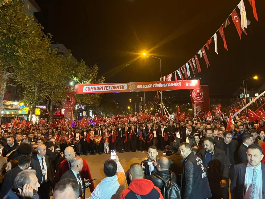 Bursalılar Cumhuriyet için tek yürek oldu!