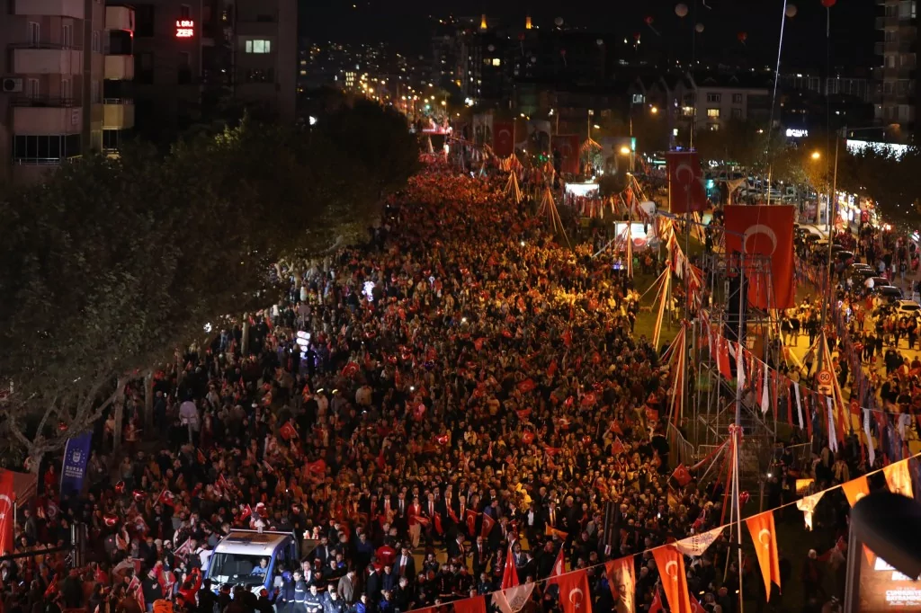 Bursalılar Cumhuriyet için tek yürek oldu!