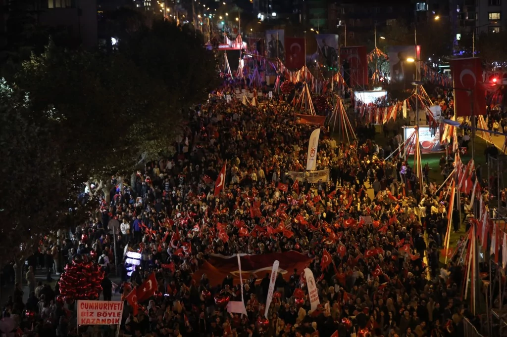 Bursalılar Cumhuriyet için tek yürek oldu!