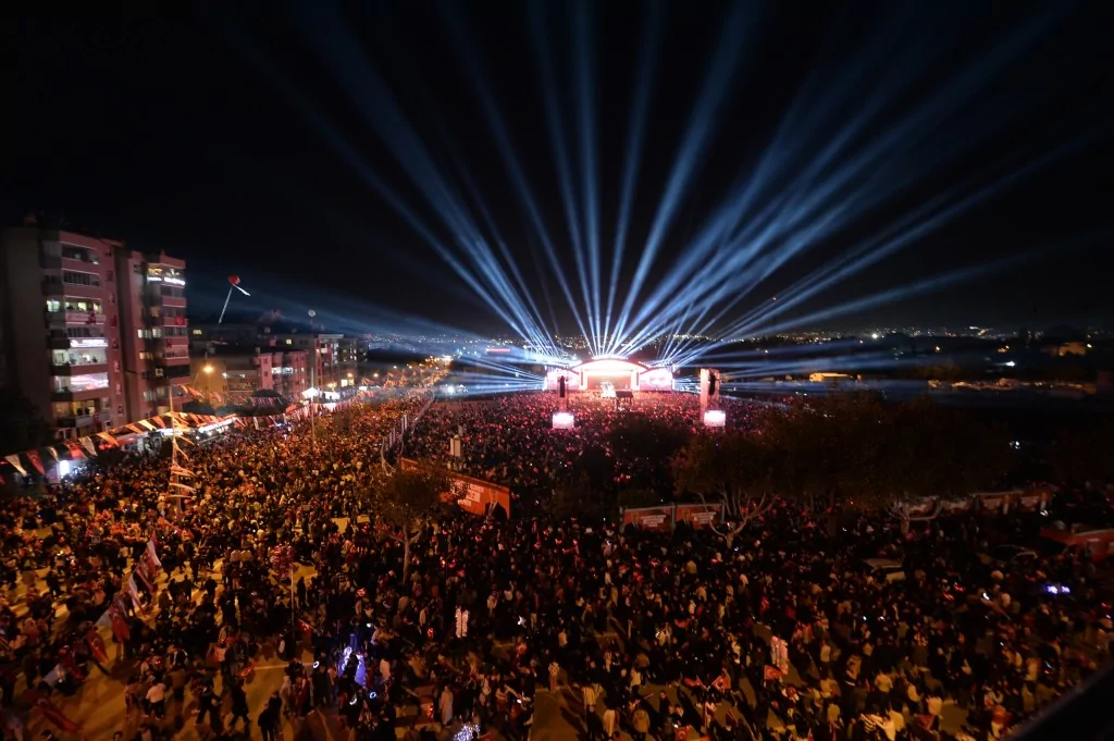 Bursalılar Cumhuriyet için tek yürek oldu!