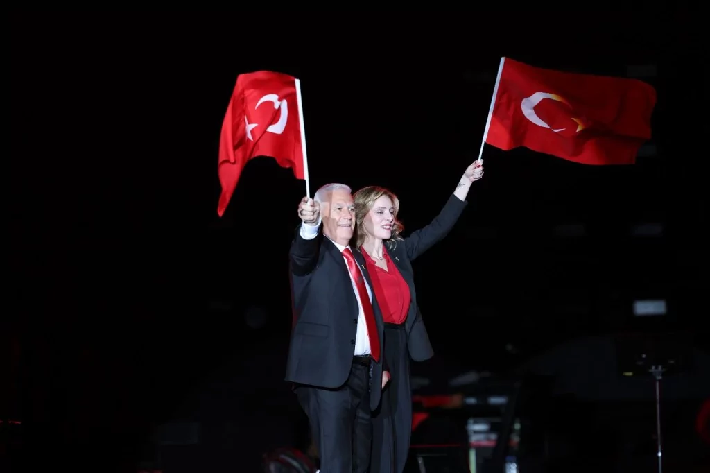 Bursalılar Cumhuriyet için tek yürek oldu!