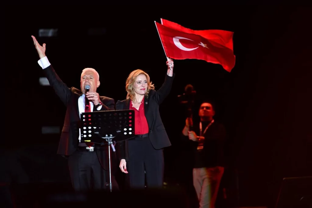 Bursalılar Cumhuriyet için tek yürek oldu!