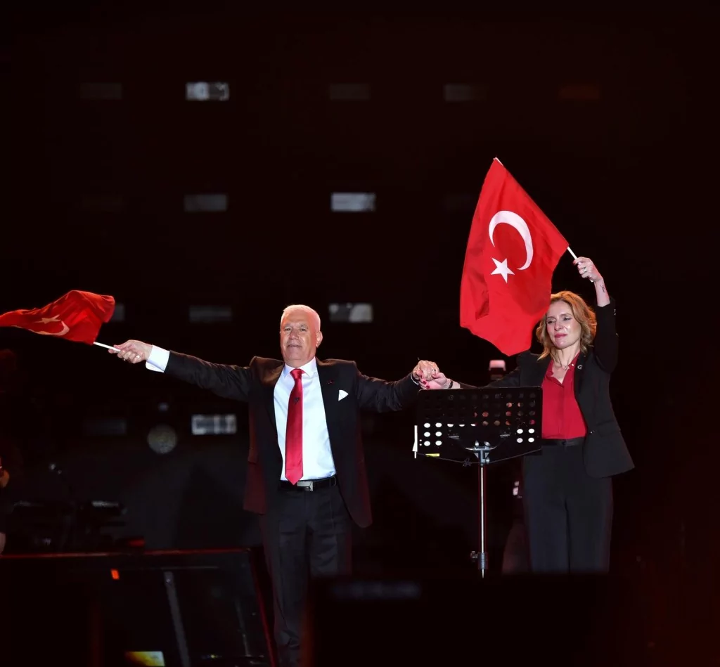 Bursalılar Cumhuriyet için tek yürek oldu!