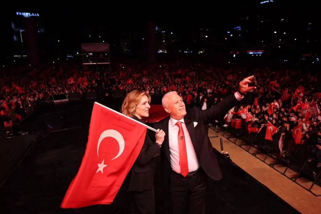 Bursalılar Cumhuriyet için tek yürek oldu!