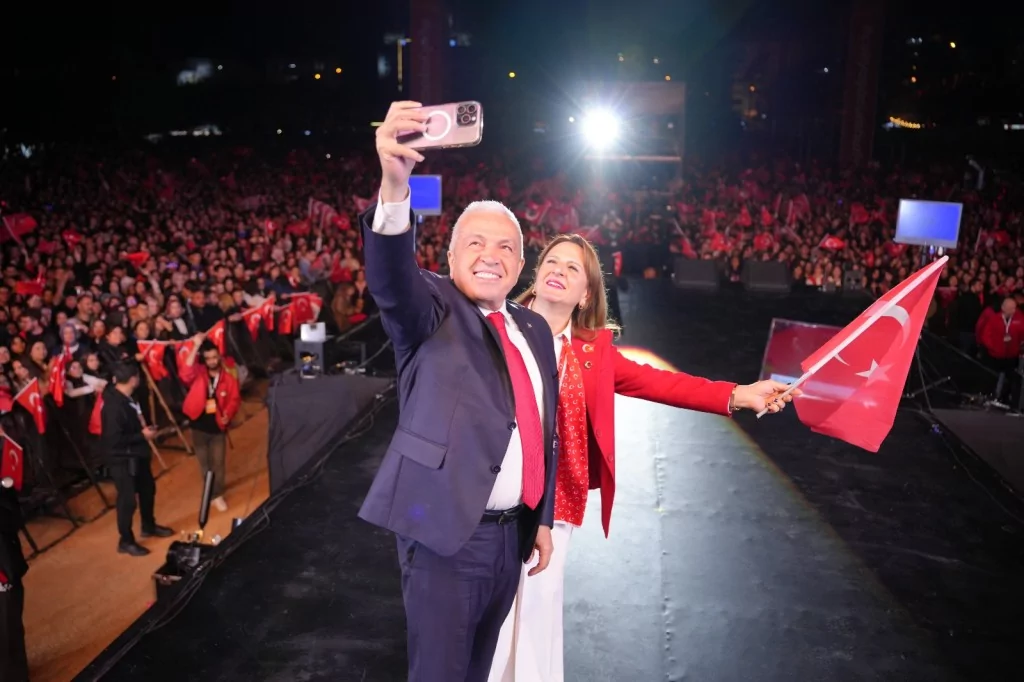 Bursalılar Cumhuriyet için tek yürek oldu!