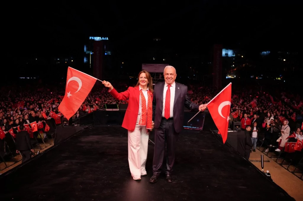 Bursalılar Cumhuriyet için tek yürek oldu!