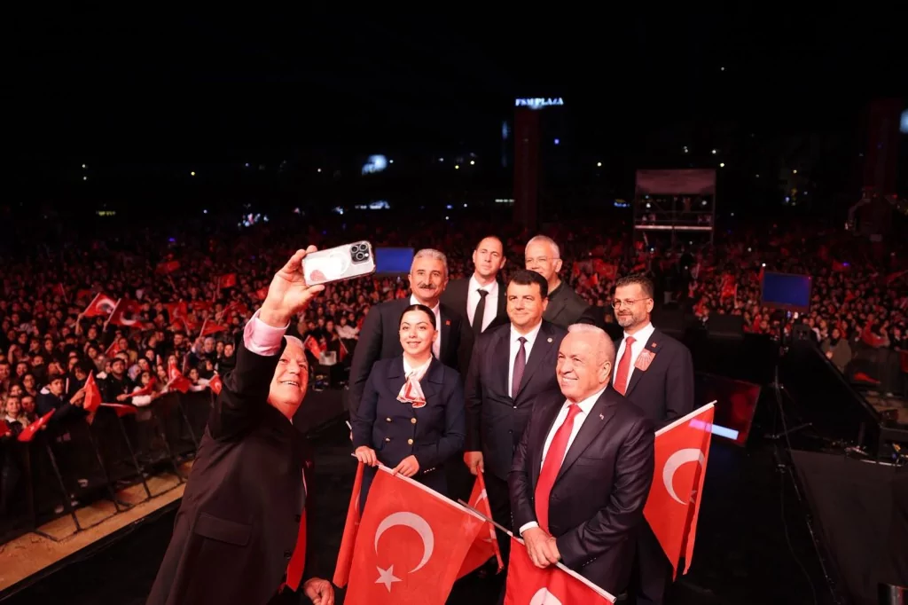 Bursalılar Cumhuriyet için tek yürek oldu!