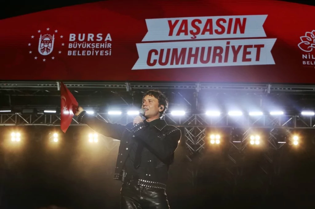 Bursalılar Cumhuriyet için tek yürek oldu!